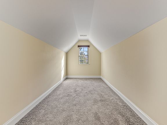 5th image of 14 Hildebrand St