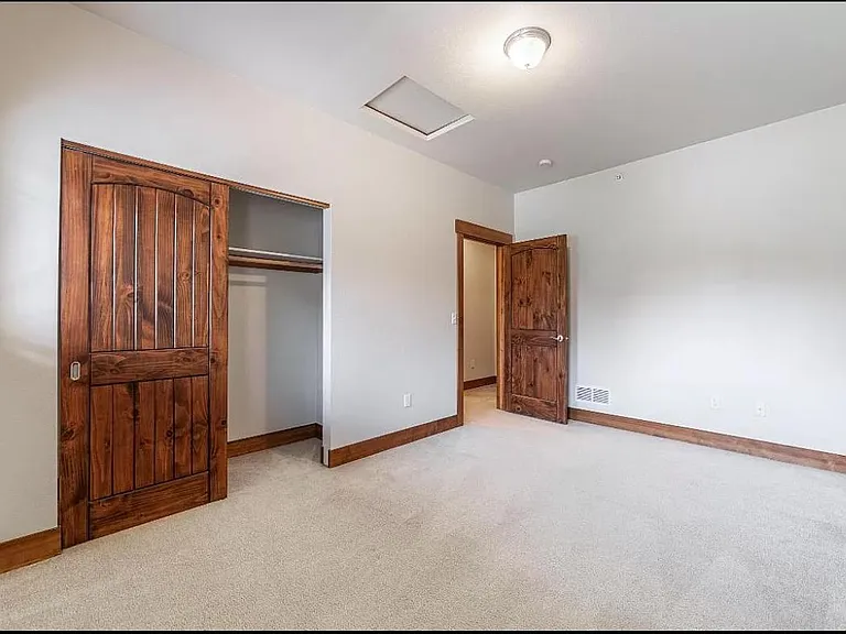 Silverleaf Dr — Photo 19