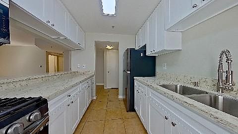 4th image of 1539 S Shenandoah St #103