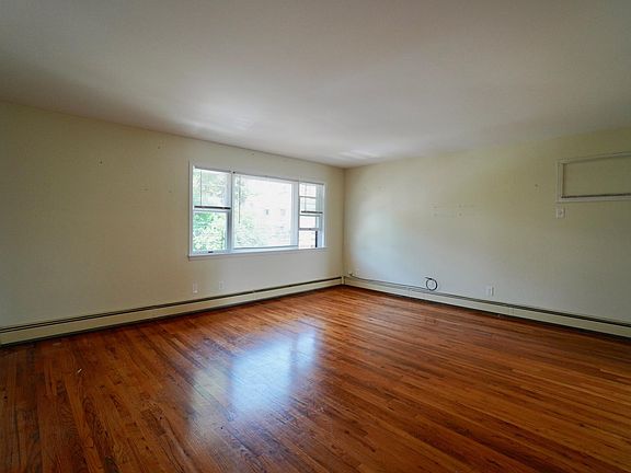 4th image of 270A Edwards Pl #1