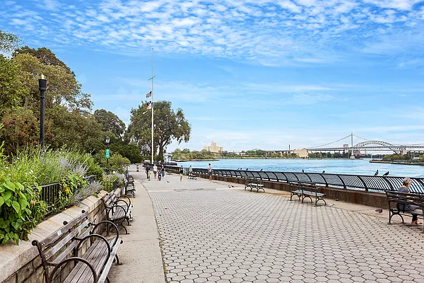 Sold by Bond New York | media 11