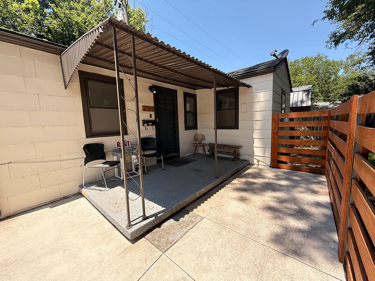 235 S Vine St — Photo 4