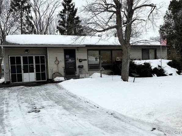 212 Fay Ln, Minoa, NY 13116