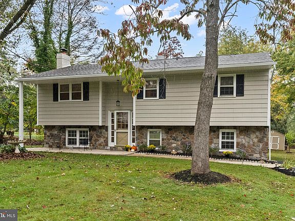 2nd image of 1276 E Evergreen Dr