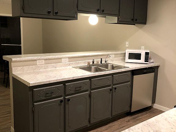 5th image of 212 Versailles St