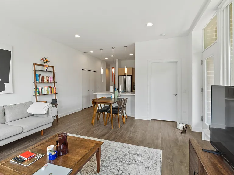 1509 N Western Ave #203 — Photo 4