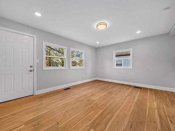 4th image of 2555 Howey Rd