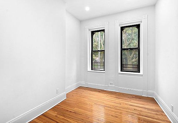 3rd image of 859 Halsey St APT 1E