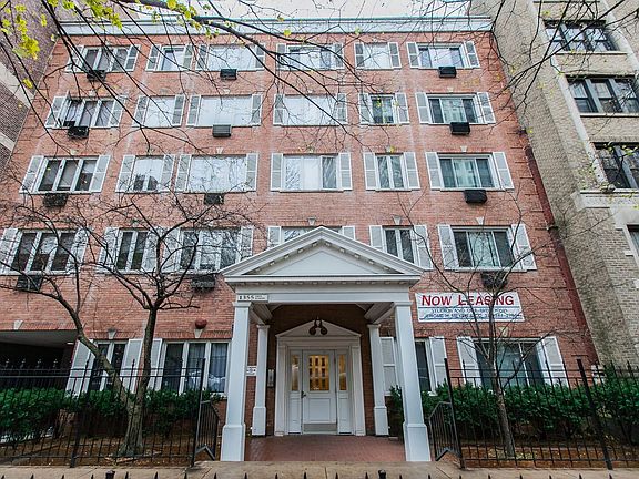 2nd image of 1355 N Dearborn Pkwy #507