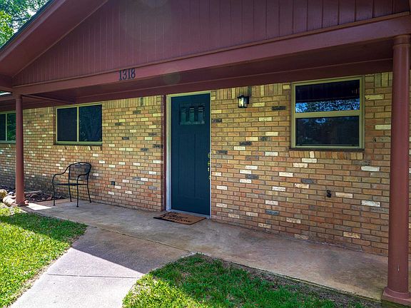 4th image of 1318 Lansing Ln