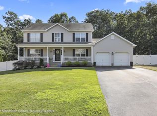 140 Lakeview Ct, Toms River, NJ 08753