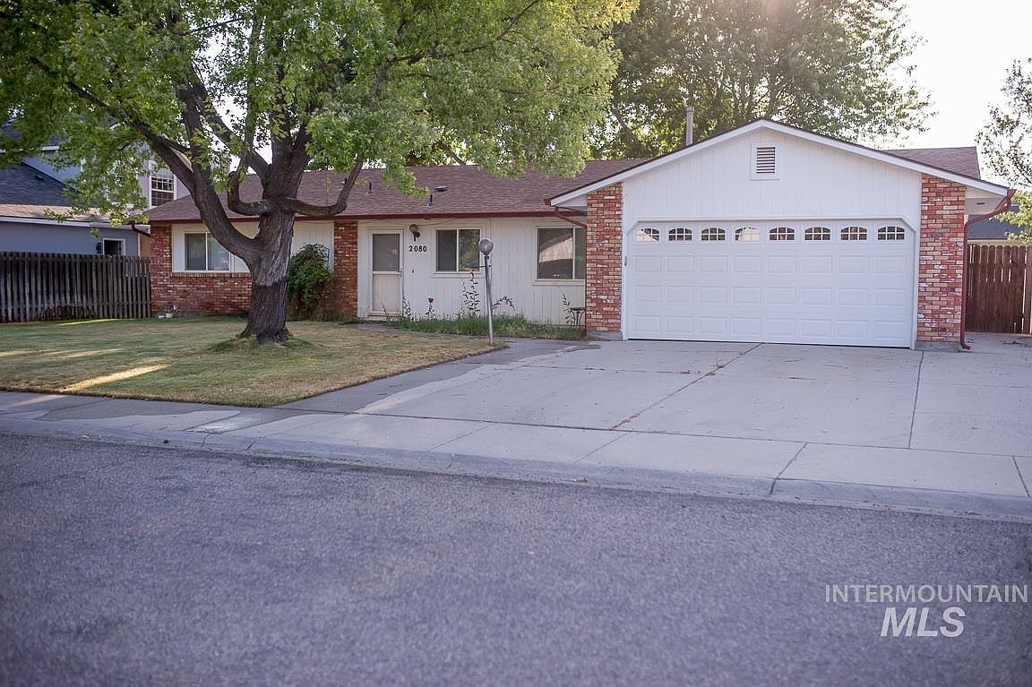 2080 N Turnberry Way