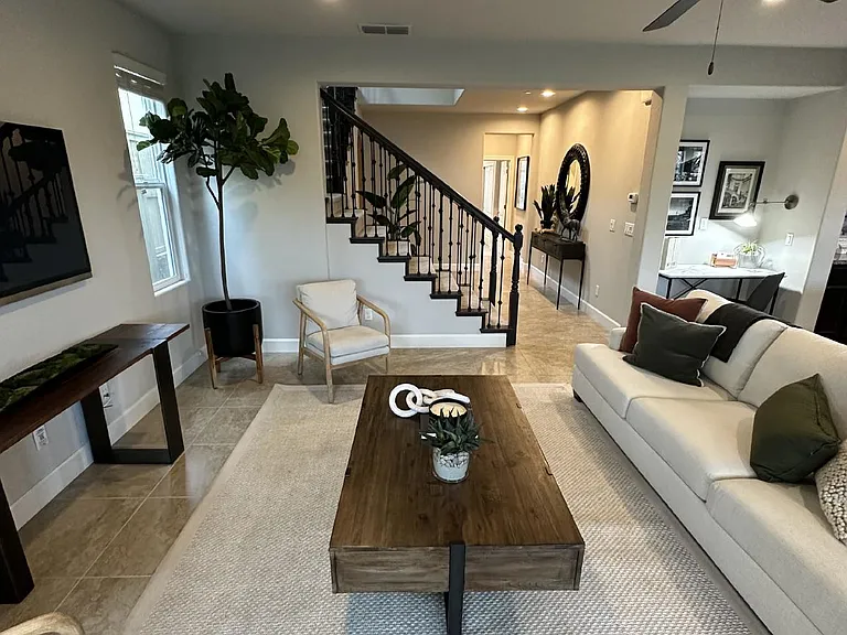 5049 Verona Dr — Photo 4