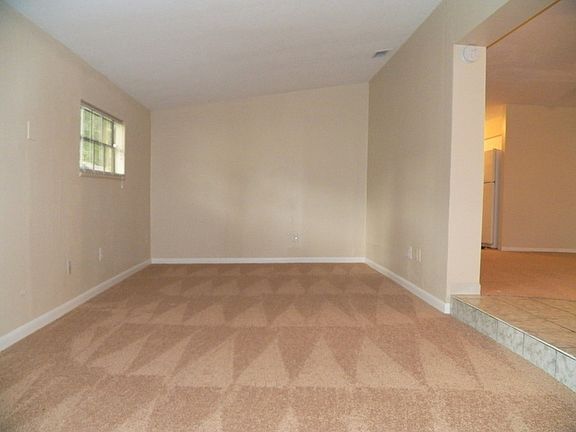 4th image of 310 Papaya Dr