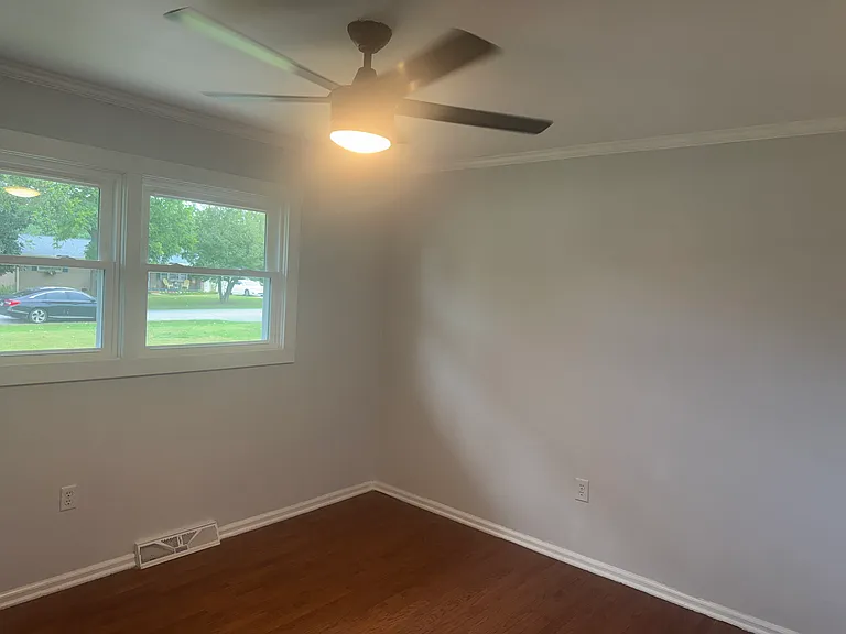 313 Rhodehaven Dr — Photo 4