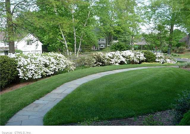 2nd image of 4 Cobblestone Rd