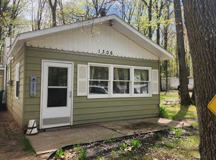 1306 Russell St, Harrison, MI 48625