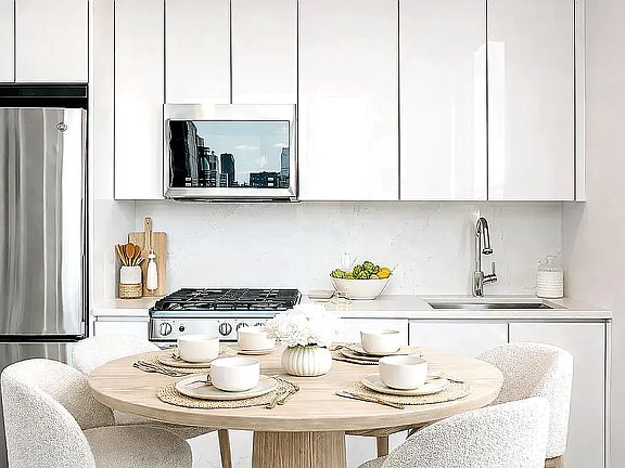 3rd image of 232 E 54th St #25DD