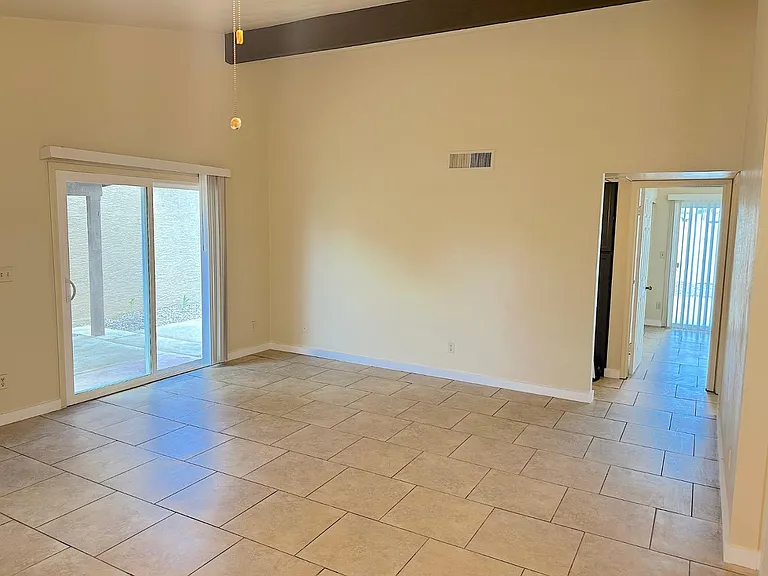 2208 E Farmdale Ave — Photo 13