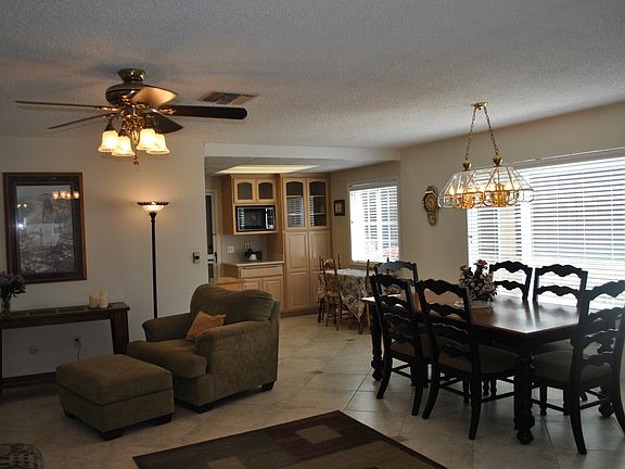 5th image of 851 Crest Dr