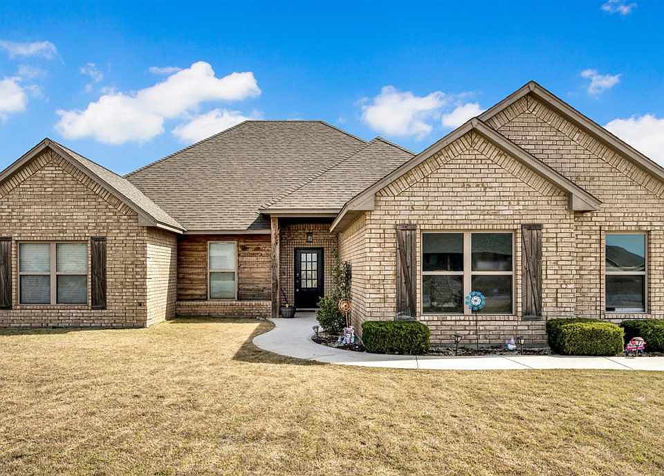 1st image of 366 Mountain Ridge Dr