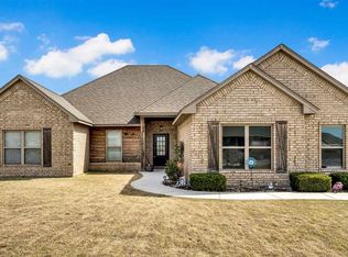 366 Mountain Ridge Dr, Lawton, OK 73507