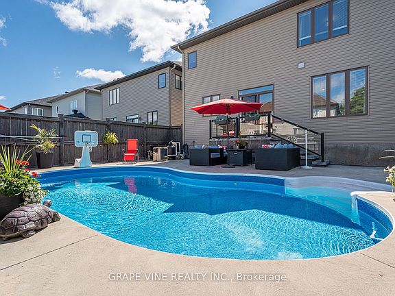 5th image of 523 Adamson Cres
