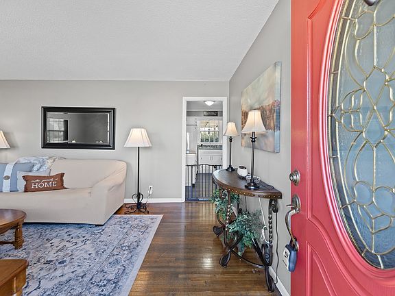 5th image of 1011 Oleander Dr