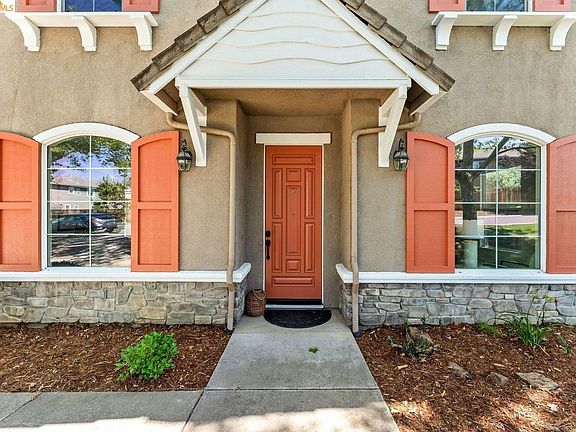 3rd image of 3201 Montrose Way