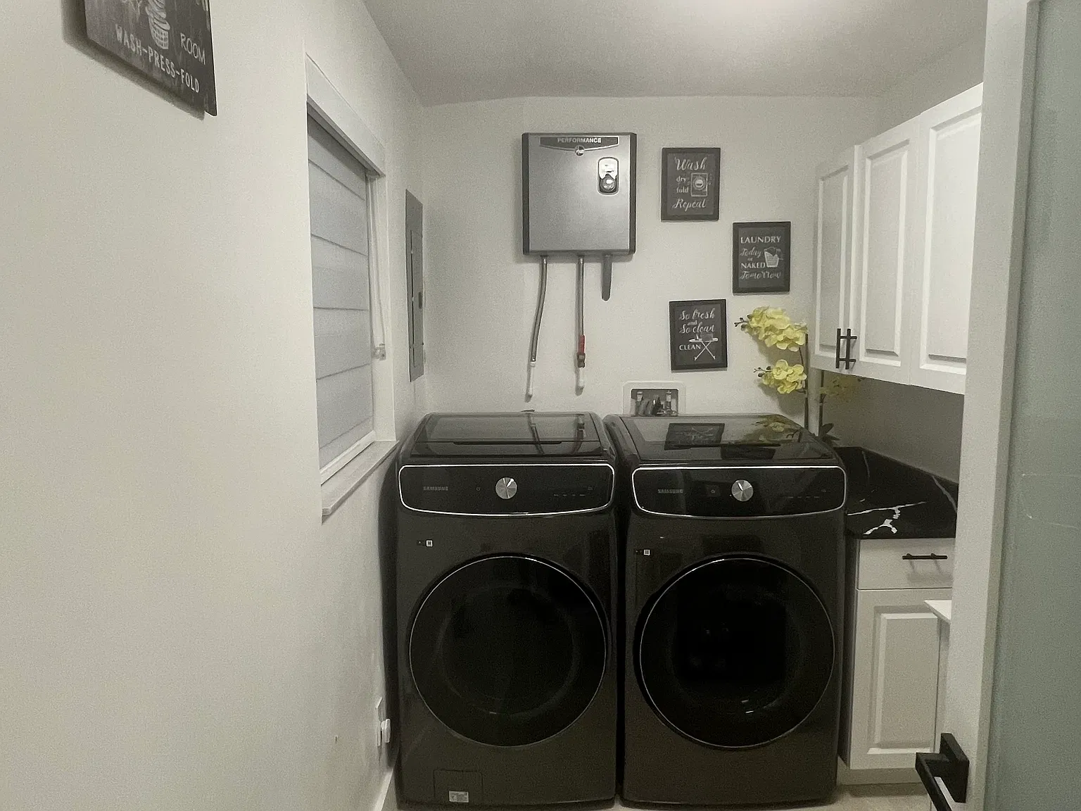 3 bed, 1606 sqft, $3,500 — Photo 2