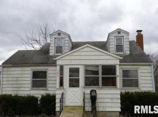598 W Fort St, Farmington, IL 61531