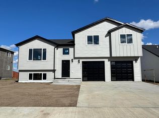 1206 9th St SW, Watford City, ND 58854