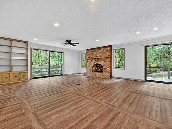 2nd image of 260 Flat Creek Xing