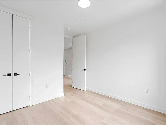 5th image of 172-02 Hillside Ave #6A