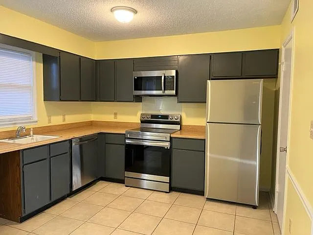 811 Scott Ave — Photo 1