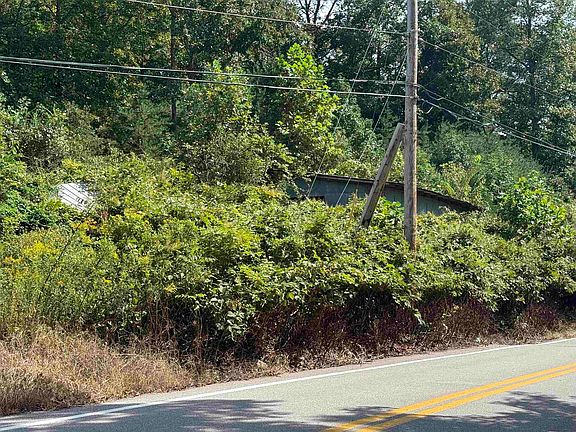 3rd image of 1 E Mud River Rd