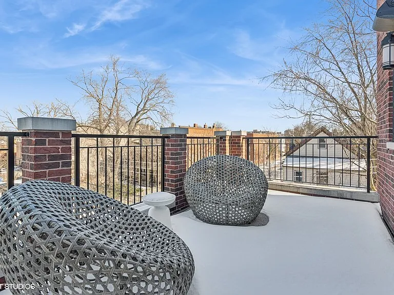 1215 W Barry Ave #3 — Photo 24