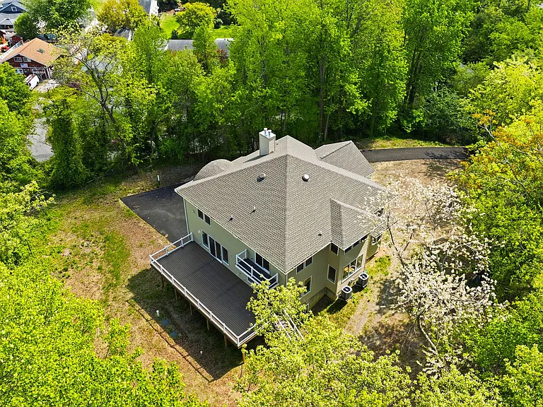 5116 Shore Dr — Photo 17