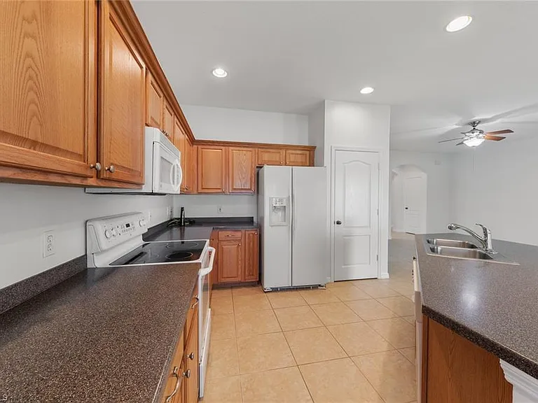 2410 Verdmont Ct — Photo 6