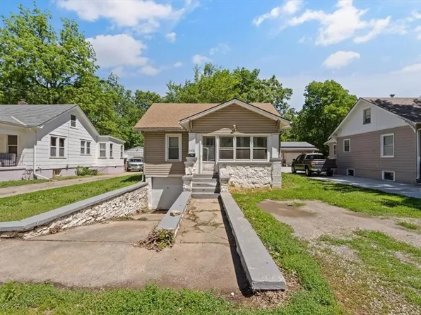 11412 E 20th St S, Independence, MO 64052
