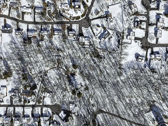 2nd image of 401 Acacia Rd