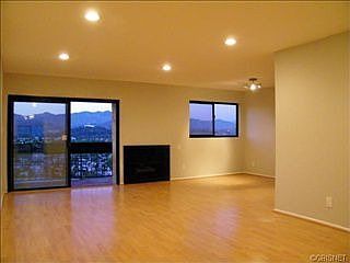 5th image of 2929 Waverly Dr APT 216