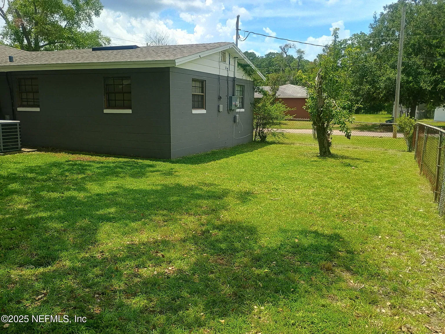3 bed, 2.5 bath, 1735 sqft, $1,750 — Photo 2