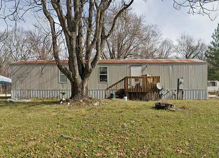16 Eastwood Dr