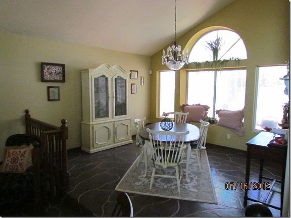 Formal Dining Room01