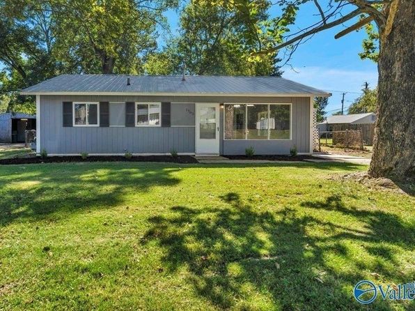 1702 Wakefield Dr NE