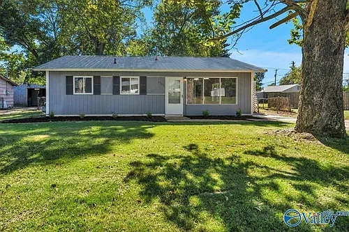 1702 Wakefield Dr NE Photo 1