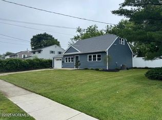 21 Appleton Dr, Hazlet, NJ 07730
