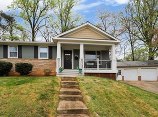 902 Myers Cir SW, Vienna, VA 22180