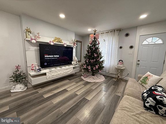 2nd image of 6614 Tulip St